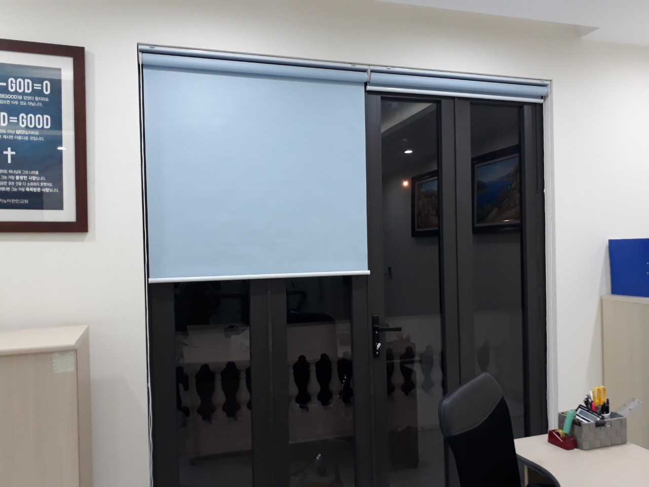 giá rèm nhựa cuốn văn phòng